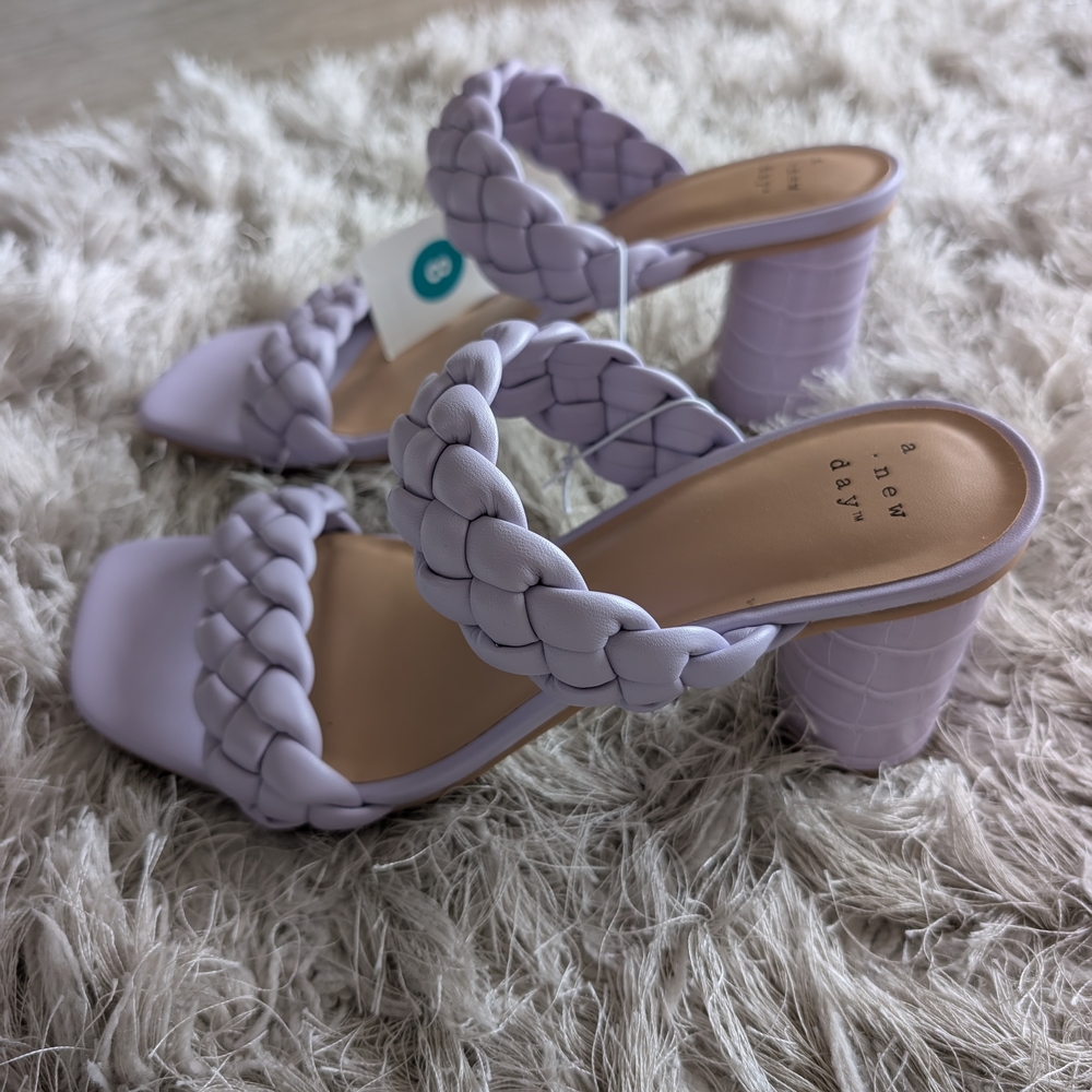 Lavender Heels - Picture 2 of 5